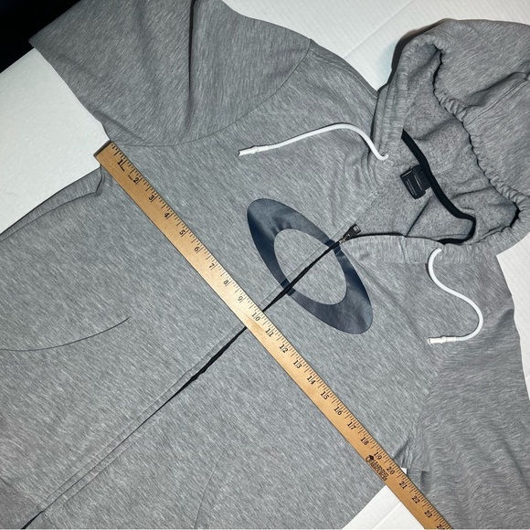 Oakley Gray Zip-Up Men's Sweater - Picture 5 of 10